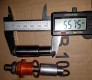 oben original-kettenspanner, unten der rein mechanische, manuell einzustellende ersatz aus dem zubehr (mino racing 10−1015)